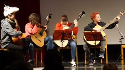 Humorvoll-musikalische Unterhaltung wartet am Unsinnigen Donnerstag beim Faschingskonzert der Musikschule Freising auf die Zuhörer. (Foto: Musikschule Freising)