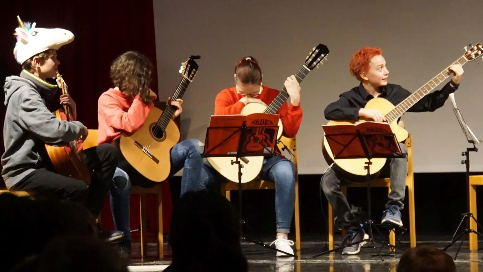 Humorvoll-musikalische Unterhaltung wartet am Unsinnigen Donnerstag beim Faschingskonzert der Musikschule Freising auf die Zuhörer. (Foto: Musikschule Freising)