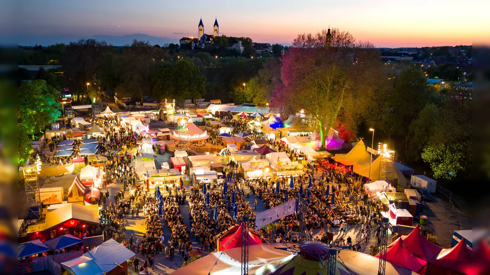 Nach einem Jahr Pause findet von 8. bis 17. Mai in der Luitpoldanlage das Uferlos-Festival statt. (Foto: Copter Company)