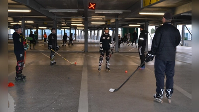 Die Kinder freuten sich über etwas Normalität in ihrem Lieblingssport - an ungewöhnlichem Ort. (Foto: Gladiators/Bittel)