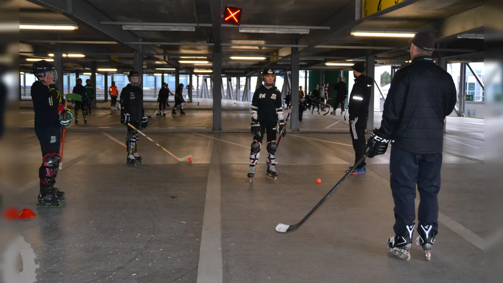 Die Kinder freuten sich über etwas Normalität in ihrem Lieblingssport - an ungewöhnlichem Ort. (Foto: Gladiators/Bittel)