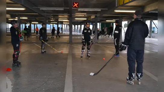 Die Kinder freuten sich über etwas Normalität in ihrem Lieblingssport - an ungewöhnlichem Ort. (Foto: Gladiators/Bittel)