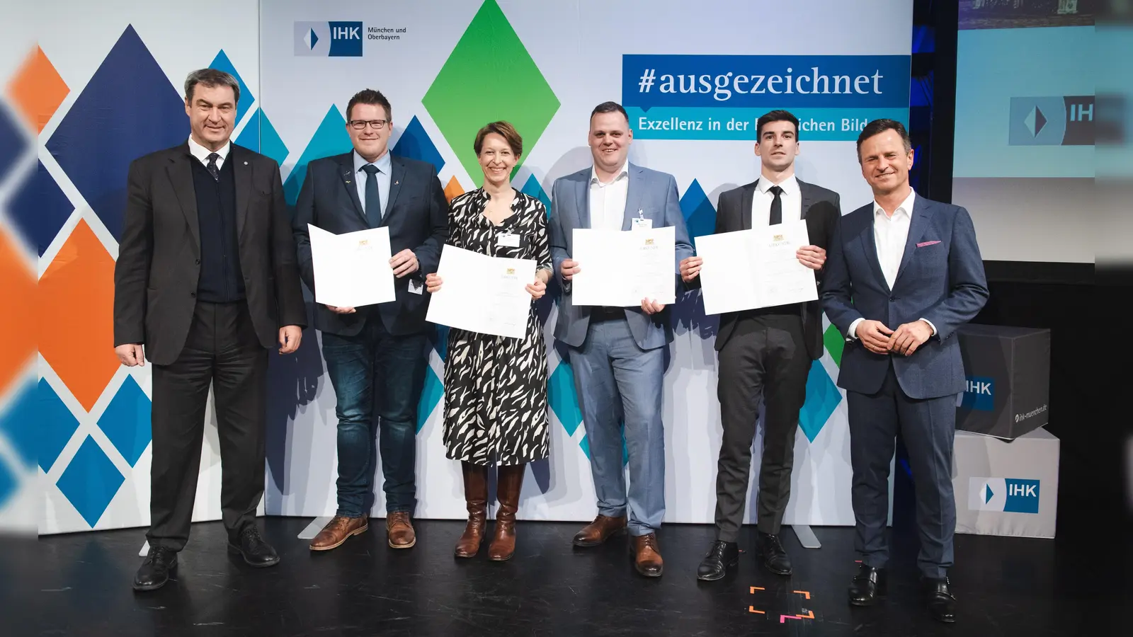 Die Geehrten mit Bayerns Ministerpräsidenten Markus Söder (li.) und IHK-Hauptgeschäftsführer Manfred Gößl (re.)  (Foto: Andreas Gebert/ IHK München und Oberbayern)