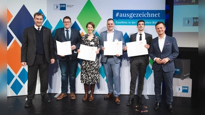 Die Geehrten mit Bayerns Ministerpräsidenten Markus Söder (li.) und IHK-Hauptgeschäftsführer Manfred Gößl (re.)  (Foto: Andreas Gebert/ IHK München und Oberbayern)