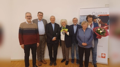 Engagieren sich im Caritas Kuratorium (von links): Pfarrer Martin Garmaier, Alt-Bürgermeister Georg Els, Diakon Josef Zaminer, Martha Hermansdorfer, Kuratoriumsvorsitzender Josef Erhard, Margit Junker-Sturm und Kreisgeschäftsführung Alexandra Myhsok. (Foto: Caritas Zentrum Erding)