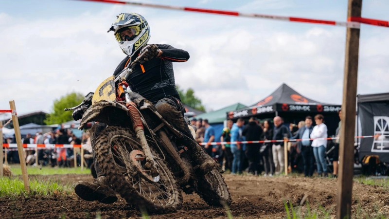 Namen wie „MC Krampfadergeschwader“ oder „Karussellbremser“ waren beim letzten Rennen am Start. (Foto: Burschenverein Pastetten)