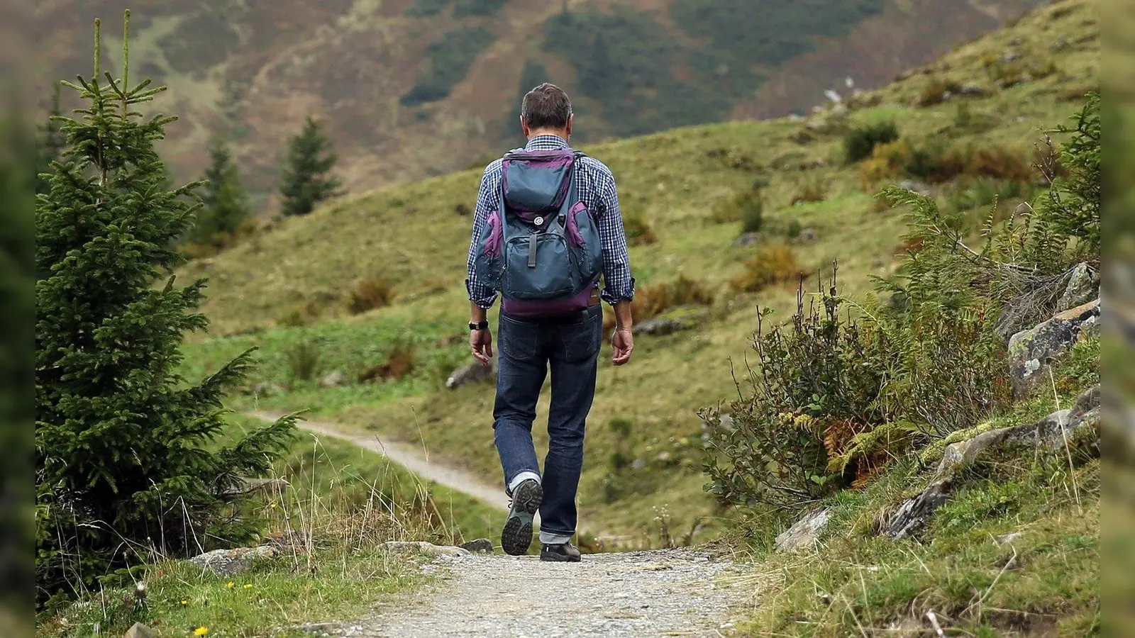 Bevor die Wanderschuhe geschnürt werden, sollte man einige Vorbereitungen treffen. (Foto: pixabay)