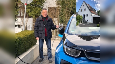 Rainer Teschner, Agenda21-Gruppe Energie und Klima, stellt das „Laden mit der Sonne“ vor. (Foto: Marita Hanold)