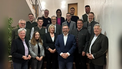 Der neue Ortsvorstand der CSU Pliening freut sich auf die Aufgaben, die vor ihm liegt.  (Foto: Buchmann)