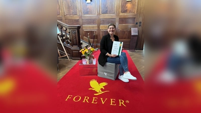 Verena L. führt beim Open House durch den Nachmittag und stellt Ihre Produkte vor. (Foto: vli)