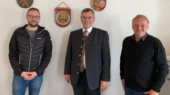 Trafen sich zum Arbeitsgespräch: Die Nandlstädter Bürgermeister mit Dr. Herrmann (Mi.) (Foto: Pressebüro Dr. Herrmann)