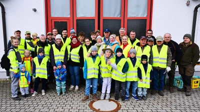 Vom Kindergartenkind bis zum Rentner: Knapp 40 Personen beteiligten sich beim diesjährigen Ramadama in Gaden an der Umweltsäuberung. Organisator war wieder der Heimatverein Gaden.  (Foto: R. Lex)