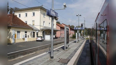 Der Bahnhof Erding wird verlegt in das Fliegerhorstgelände. Dort soll der Neubau der zentrale Kristallisationspunkt aller Mobilitätsangebote werden. (Foto: kw)