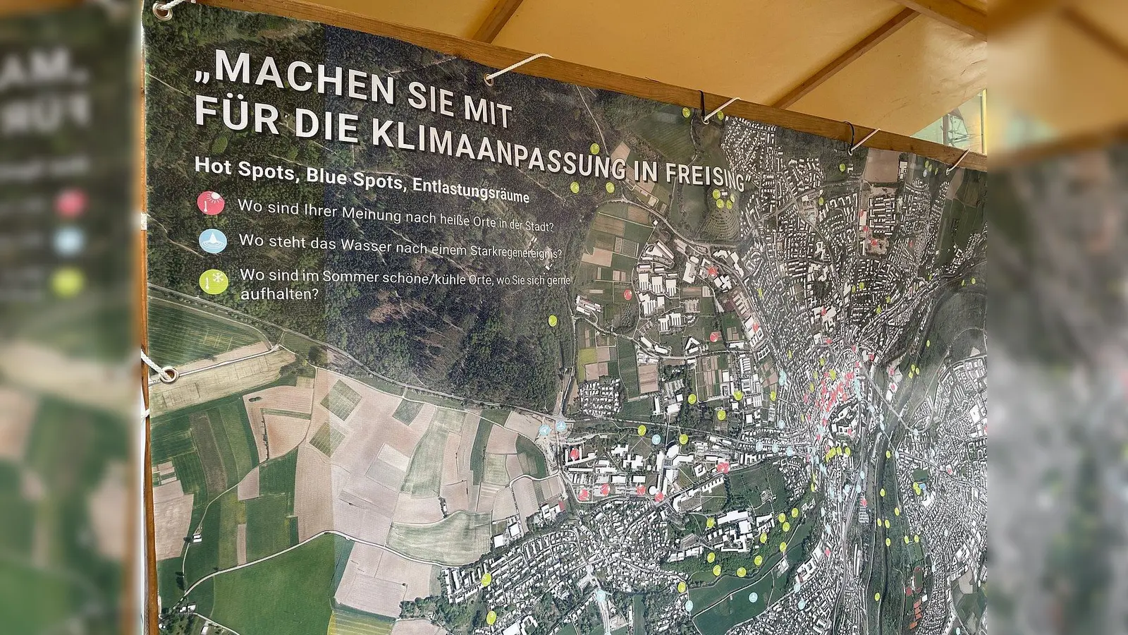Im Sommer zu heiß oder angenehm kühl? Persönliche Einschätzungen konnten am Infostand mit Klebepunkten dokumentiert werden. (Foto: Stadt Freising)