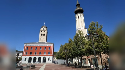 Das Landratsamt ließ die Demo vom Schrannenplatz auf den Volksfestplatz verlegen. (Foto: std)