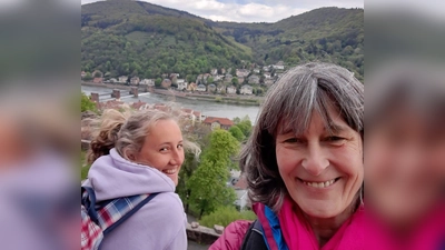 Cara Bittner (li.) und Andrea Grabisch begleiten regelmäßig die Fahrten der OBA. (Foto: Lebenshilfe)