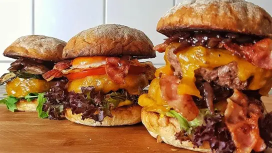 Bei diesen Burgern bleibt kein Wunsch offen - genießen kann man sie auf dem Streetfood-Festival. (Foto:  Walhalla Events & Concerts GmbH)