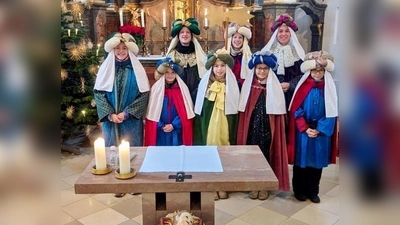 Fleißig gesammelt haben die Sternsingerinnen und Sternsinger in Landsham. (Foto: Andrea Schuler)