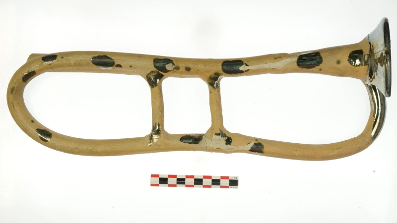 Über 200 Jahre auf dem Buckel: die Trompete von Dorfen nach ihrer Restaurierung. (Foto: Bayerisches Landesamt für Denkmalpflege)
