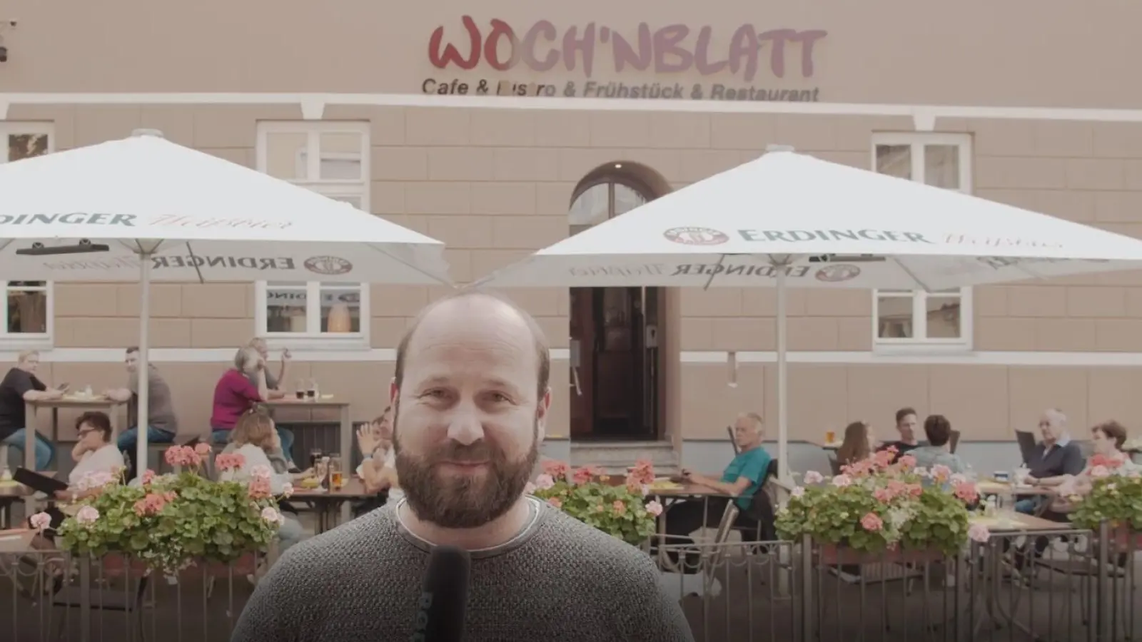 Moderator Alexander Vitzthum tourte durch die Moosburger Gastronomiewelt . (Foto: Moosburg Marketing)