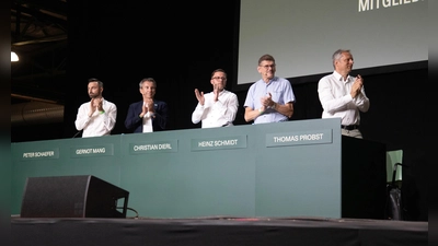 Angespannt und optimistisch: Präsidium des TSV 1860 München. (Foto: Anne Wild)
