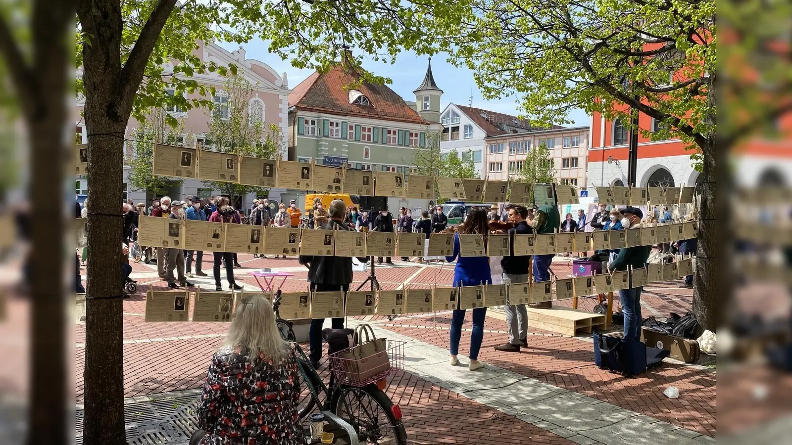 Eine erste Gedenkveranstaltung fand bereits am 8. Mai auf dem Schrannenplatz statt. (Foto: Andreas Bialas)