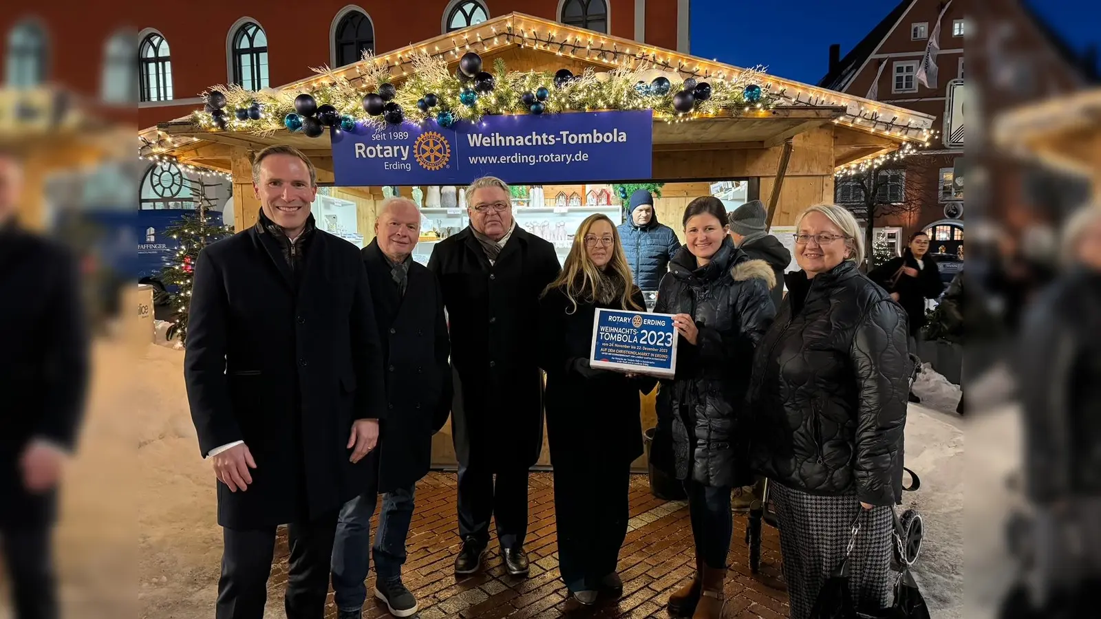 Christian Otto (Rotary Sozialfonds), Rotary Präsident Wolfgang Gieron, Unternehmer-Ehepaar Georg Scharl und Karin Wilhelm-Scharl, Janine Altheimer (Bürgerstiftung) und Ingrid Kaps (Rotary Öffentlichkeitsarbeit) freuen sich, auch 2023 Gutes tun zu können (v. li.). (Foto: Rotary)