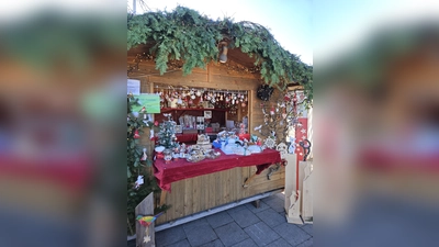 An verschiedenen Buden gibt es allerlei zu bestaunen. (Foto: Huber)