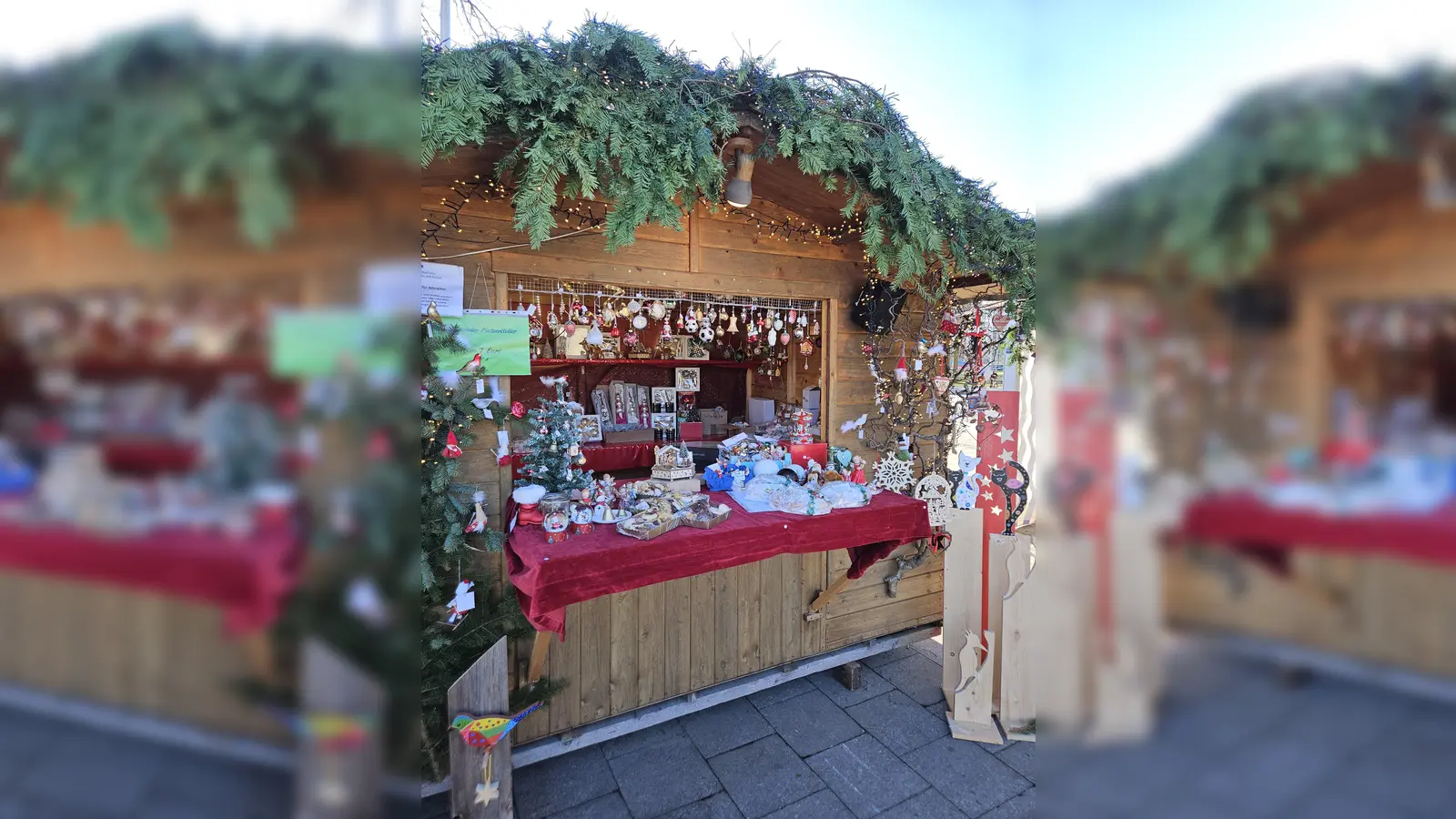 An verschiedenen Buden gibt es allerlei zu bestaunen. (Foto: Huber)