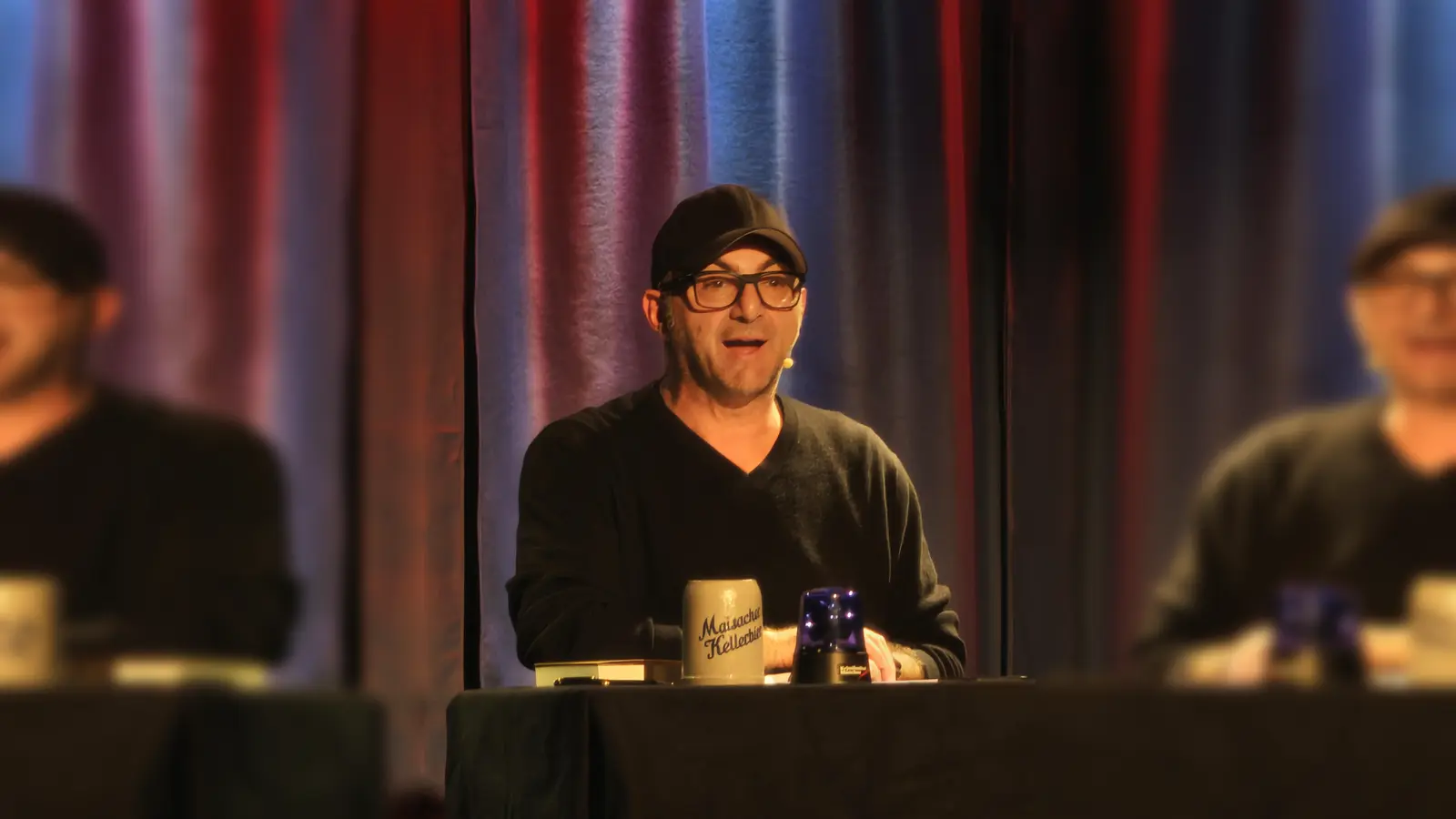 Autor Su Turhan und stellt den 9. Band seines Kommissars Zeki Demirbelek vor.  (Foto: John)