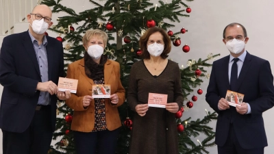 Finden die Ersatzlösung gut: Klaus Steiner, Geschäftsführer Stadtwerke Dorfen; Elisabeth Glasmacher, Betriebsrätin Stadtwerke Dorfen; Martina Obermaier, Personalrätin Stadt Dorfen und Erster Bürgermeister Heinz Grundner (v.li.) (Foto: Stadt Dorfen)