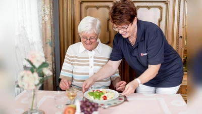 Für die Urlaubszeit im August und September bieten die Malteser den Hausnotruf und Menüservice auch vorübergehend an. (Foto: Stefanie Lategahn/Malteser)