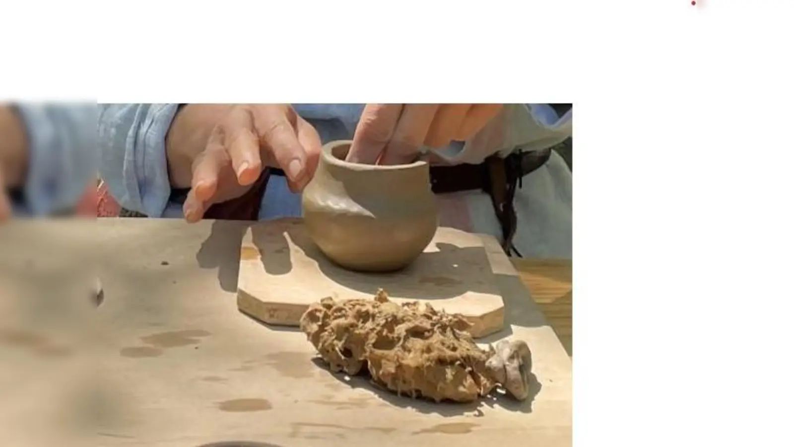 Allerlei Schönes aus Ton können Familien in der Töpferwerkstatt herstellen. (Foto: pst)