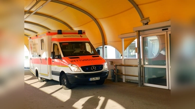Bei Ankunft in der Notaufnahme soll nach Möglichkeit schon individuell alles für den jeweiligen Patienten vorbereitet sein. (Foto: LRA)