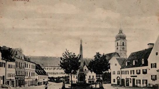 Fast wie heute, nur ohne Autos. Der Marktplatz Ebersberg mit Blick Richtung Osten um das Jahr 1916. (Foto: VA)