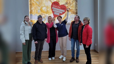 Große Freude herrschte im Hospiz über die stattliche Spende des städtischen Bauhofs. (Foto: Stadt Erding)