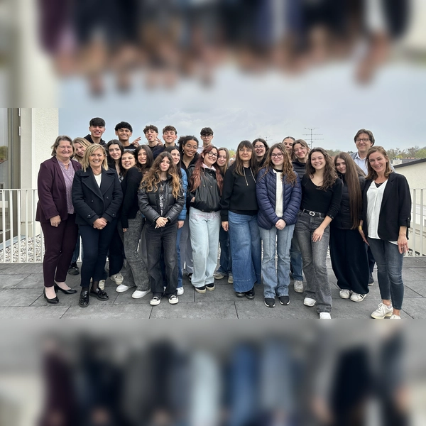 21 Austauschschülerinnen und -schüler aus San Lazzaro di Savena besuchten das Rathaus. (Foto: Gem)