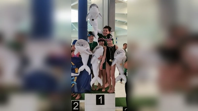 Die siegreiche 4x25m-Kraul-Staffel der Delphine mit Korbinian Wagner, Maximiliane Attenberger, Konstantin Drexler und Valentina Auer (v.li.) (Foto: Jennek)