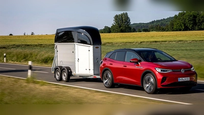 Auch bei Elektroautos gilt: Je größer und schwerer ein Auto, umso mehr Last kann angehängt werden.  (Foto: Volkswagen)