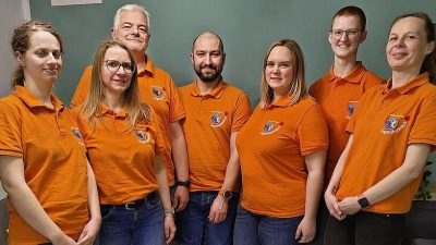 Von links nach rechts: Claudia Grundner, Conny Jakob, Sascha Jakob, Lorenz Werner, Franziska Schmidt, Colleen Elliott und Katrin Krempe. Nicht auf dem Foto sind Lena Dichtl und Sebastian Büsel. (Foto: JRK Erding)