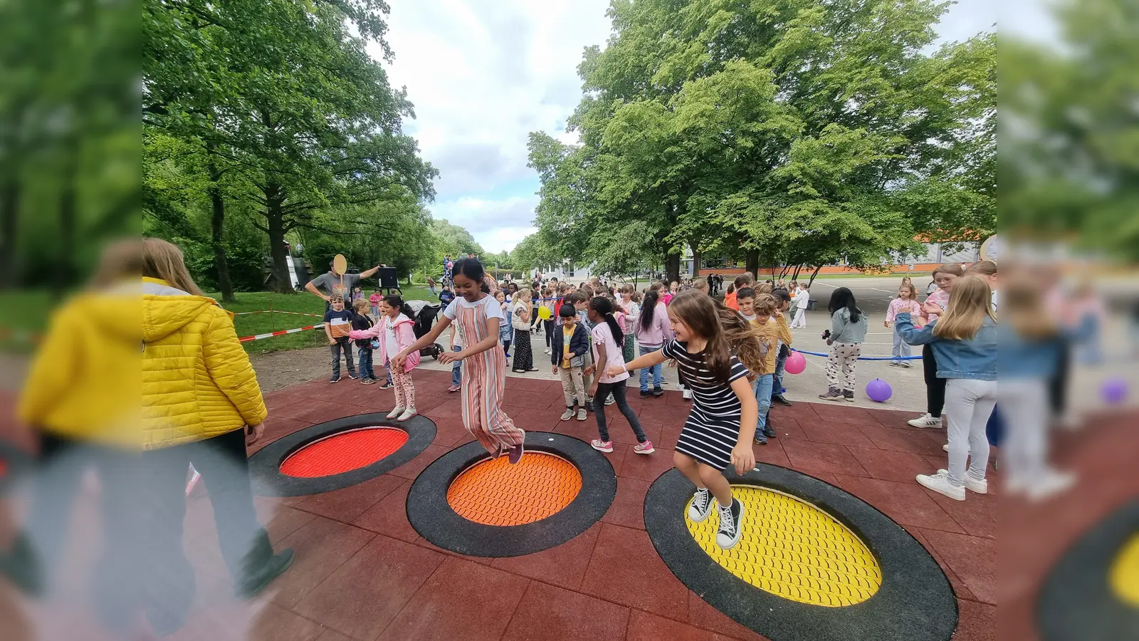 Erste Sprungtests ließen die Kinderaugen leuchten. (Foto: N. Wöhrle)