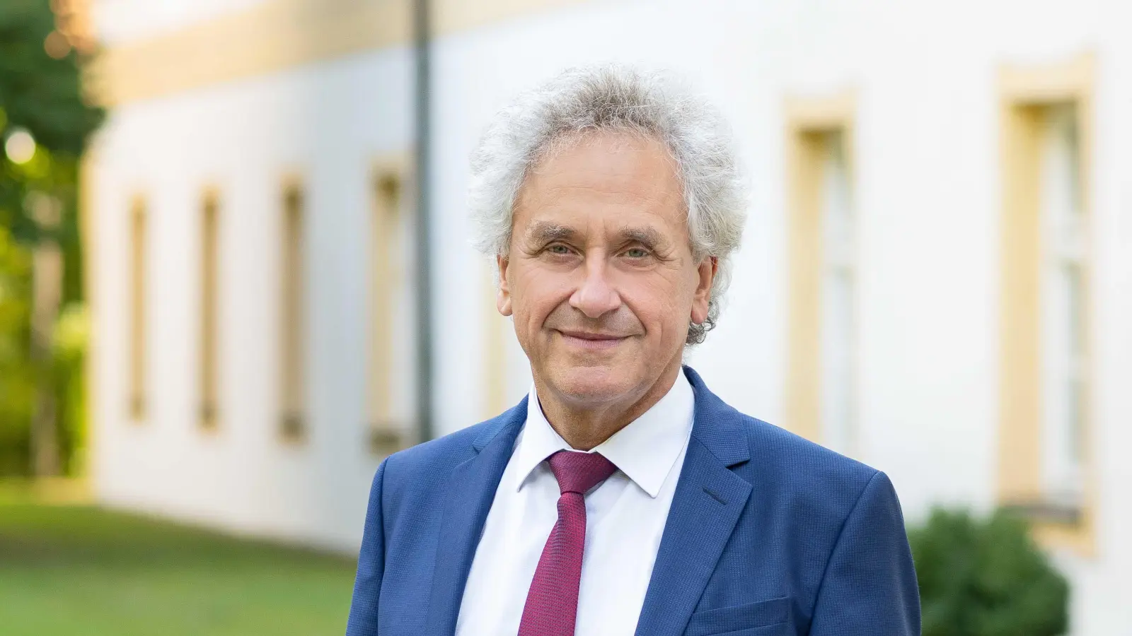 Landrat Helmut Petz wünscht allen Landkreis-Bürgern ein frohes Fest.  (Foto: LRA/Christian Schranner)