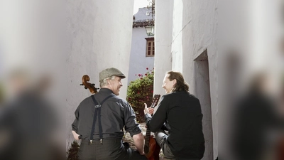 Mit Flamencogitarre, Violoncello und spanischem Gesang begeben sich Ricardo Volkert und Jost-H. Hecker auf eine musikalische Tour durch den Süden Spaniens.  (Foto: S. Bastian)