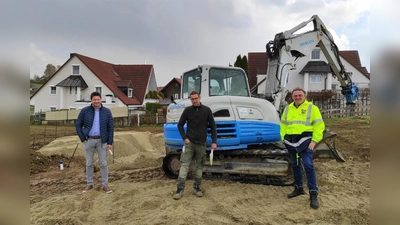 Bürgermeister Gerhard Betz und Geschäftsleiter Michael Reithmeier sahen schon mal nach dem rechten.  (Foto: Eva Brenner)