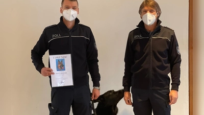 Zollhund Elex und sein Hundeführer Maxim Z. wurden ebenso ausgezeichnet wie... (Foto: Zoll)