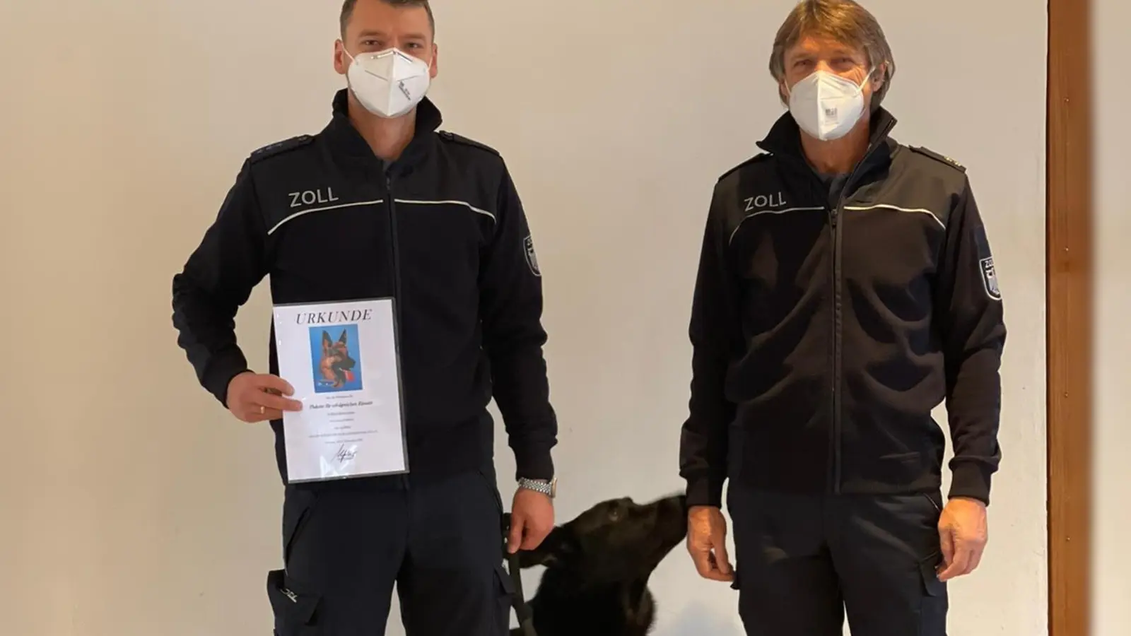 Zollhund Elex und sein Hundeführer Maxim Z. wurden ebenso ausgezeichnet wie... (Foto: Zoll)