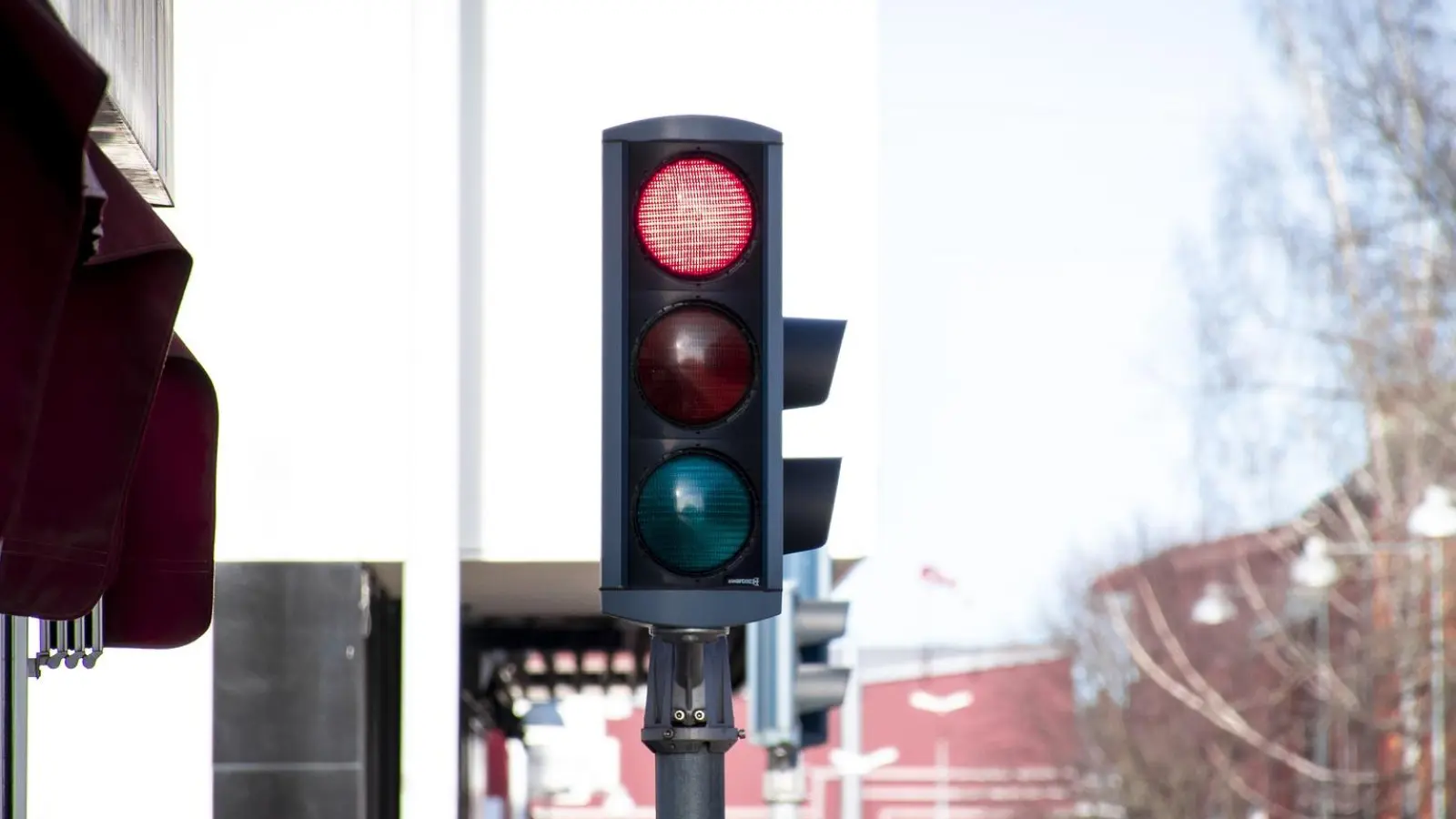 An der Kreuzung zur Staatsstraße 2086 "übersah" ein Autofahrer eine rote Ampel - mit gravierenden Folgen. (Foto: CCO)