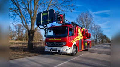 Die erste Drehleiter erhielt die FFW Hallbergmoos im Jahr 2014. (Foto: FFW  Hallbergmoos)