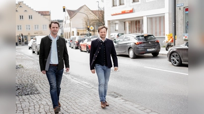 Wollen die Umfahrung Taufkirchens voran bringen: Dr. Andreas Lenz, MdB, und Taufkirchens Bürgermeister Stefan Haberl. (Foto: Büro Lenz)