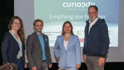 Die curiocity Schirmherrschaft wurde an die Oberbürgermeisterin von Freising, Monika Schwind (2.v.r.) übergeben. Mit von der Partie: Annika Strömmer, Kim Ludwig-Petsch und Tobias Eschenbacher (v.l.). <br>  (Foto: Dirk Daniel Mann)